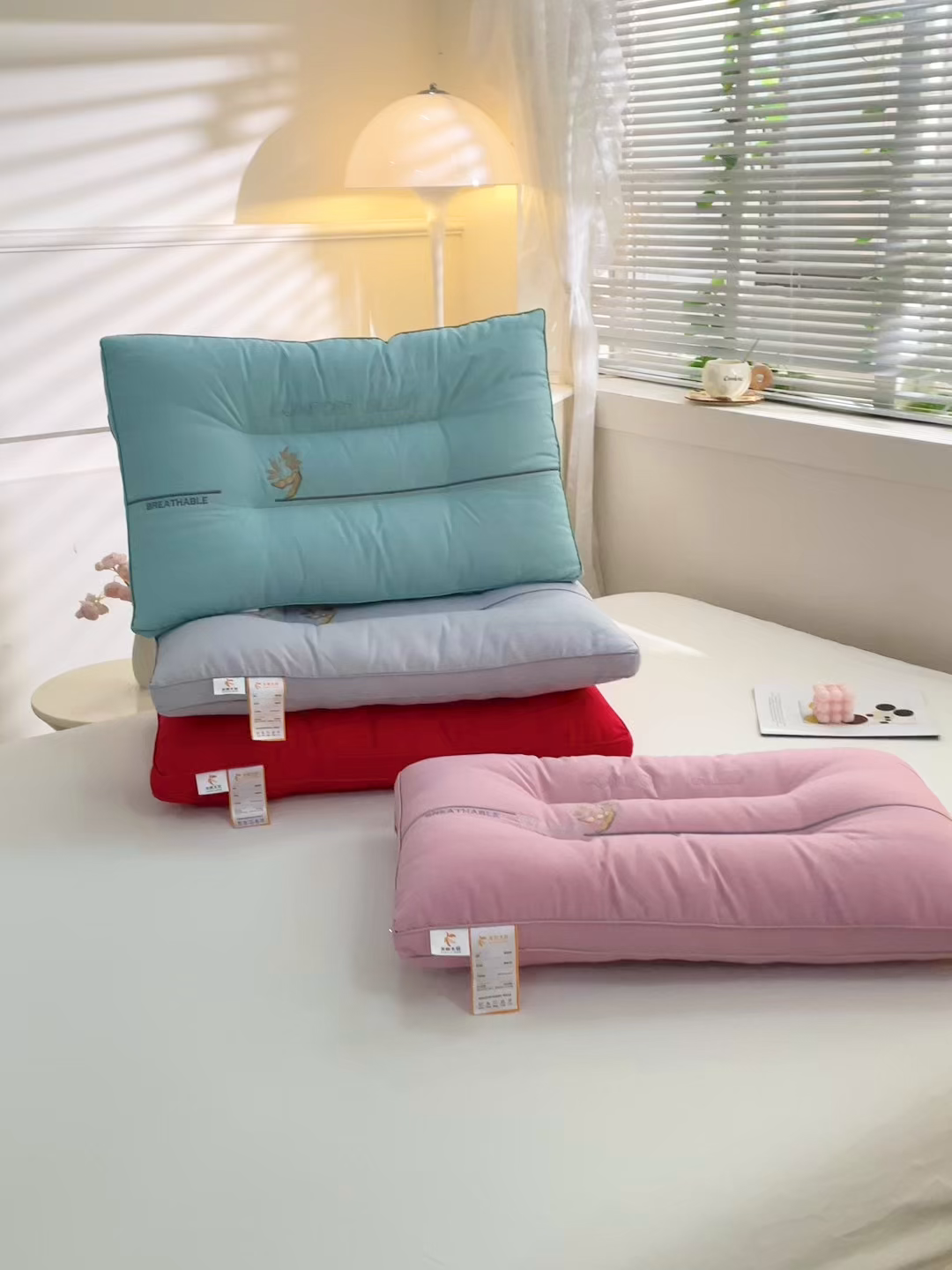 91家纺网 家纺一手货源 找家纺 怡薇格枕芯2025新款云柔刺绣大豆亲肤护颈枕头枕芯 红色一只