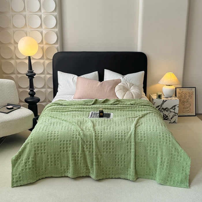 91家纺网 家纺一手货源 找家纺 （总）穆琪2025新款高克重华夫格舒棉绒办公家用多功能毯子几何方块塔芙绒毛毯