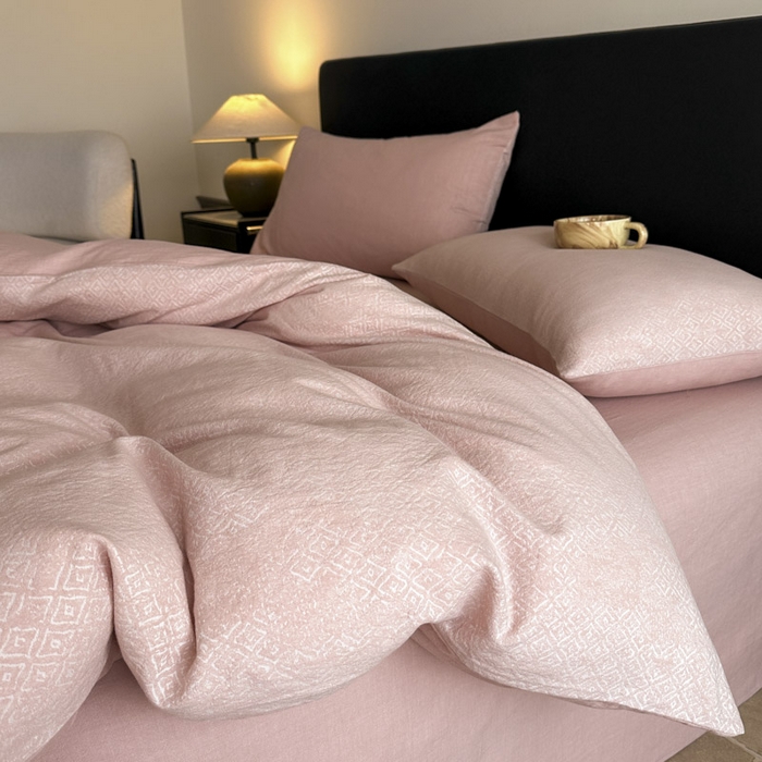 91家纺网 家纺一手货源 找家纺 ab家纺 2025新款全棉纯棉提花四件套-款式二 米卡格-粉