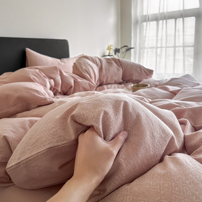 91家纺网 家纺一手货源 找家纺 ab家纺 2025新款全棉纯棉提花四件套-款式二 米卡格-粉