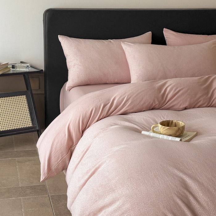 91家纺网 家纺一手货源 找家纺 ab家纺 2025新款全棉纯棉提花四件套-款式二 米卡格-粉