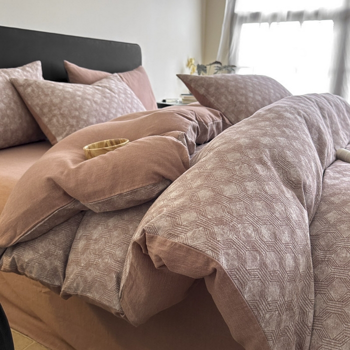 91家纺网 家纺一手货源 找家纺 ab家纺 2025新款全棉纯棉提花四件套-款式二 异想空间-红咖