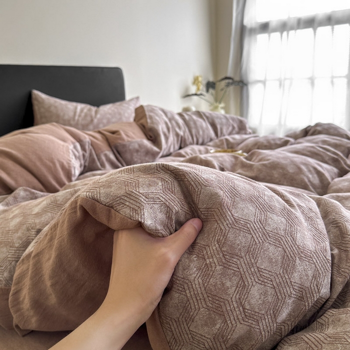 91家纺网 家纺一手货源 找家纺 ab家纺 2025新款全棉纯棉提花四件套-款式二 异想空间-红咖