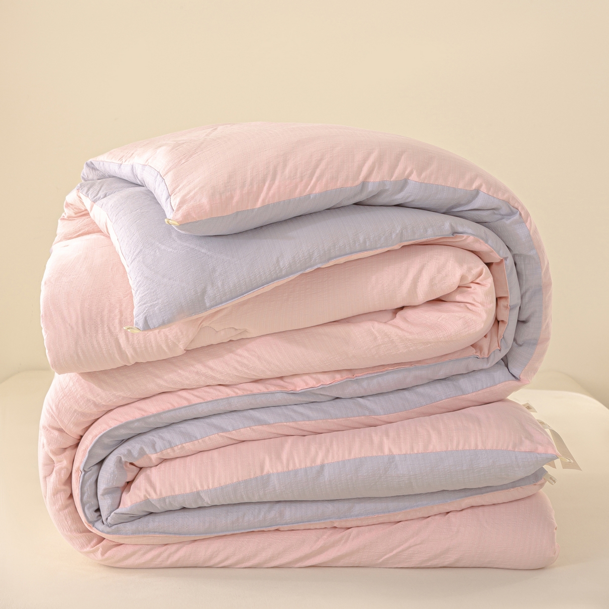 91家纺网 家纺一手货源 找家纺 风蝴蝶 2025新款云感大豆被双拼春秋被直播冬被外贸跨境被芯学生宿舍被子被芯 暖心粉