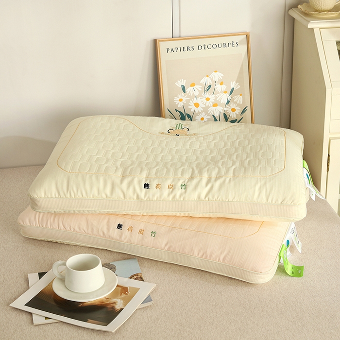 91家纺网 家纺一手货源 找家纺 亦帆 2025新款学生专用平枕护颈枕熊有成竹刺绣款枕头枕芯熊有成竹系列 熊有成竹-米色