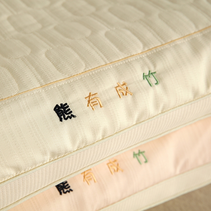 91家纺网 家纺一手货源 找家纺 亦帆 2025新款学生专用平枕护颈枕熊有成竹刺绣款枕头枕芯熊有成竹系列 熊有成竹-米色