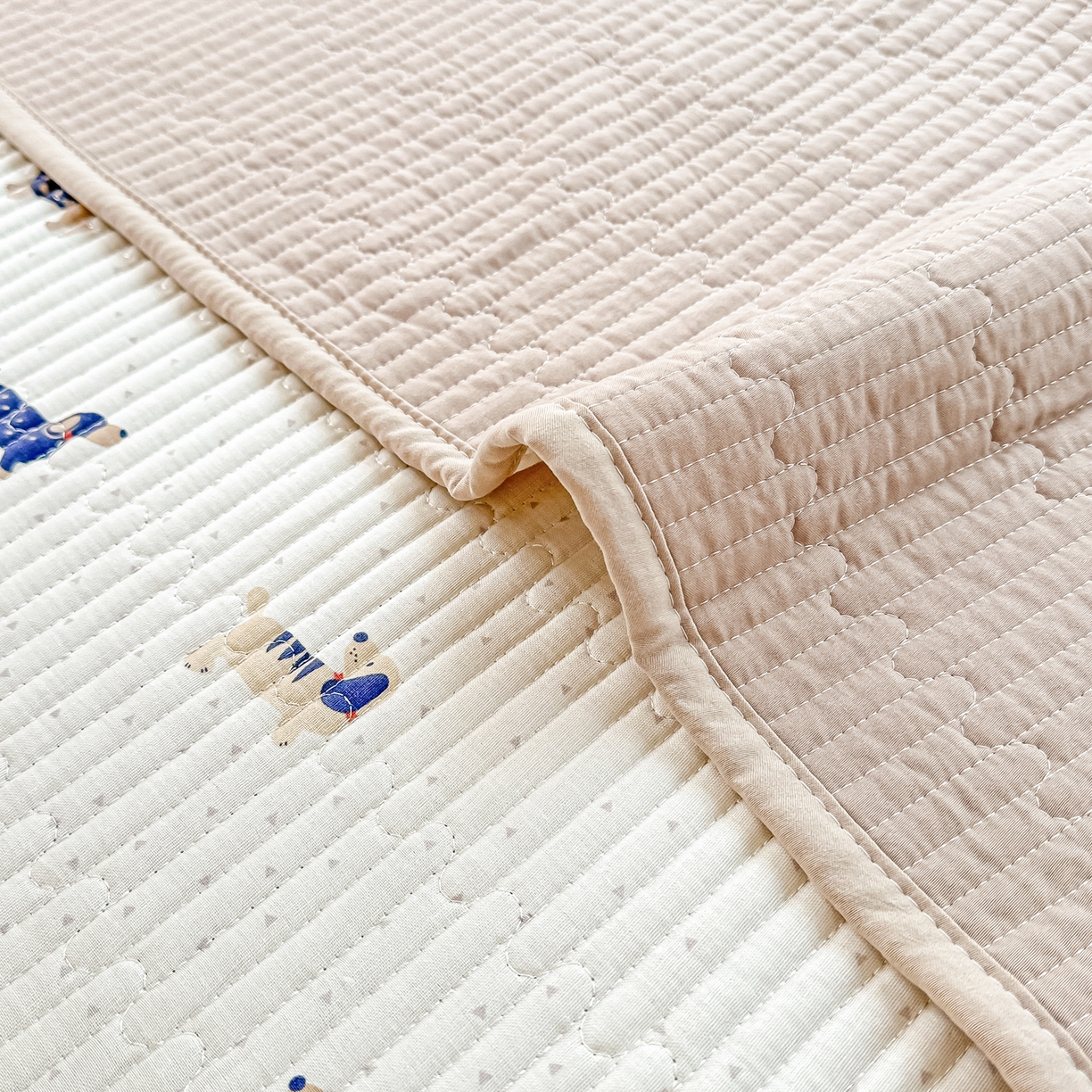 91家纺网 家纺一手货源 找家纺 橘夏家纺 2025新款全棉双层纱床盖单件全棉夹棉学生床垫榻榻米不移位床盖三件套 腊肠狗