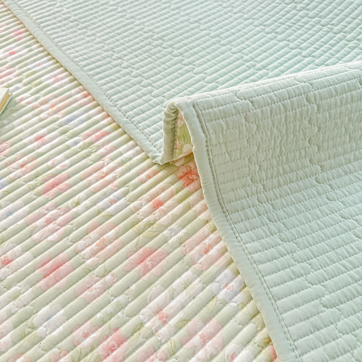 91家纺网 家纺一手货源 找家纺 橘夏家纺 2025新款全棉双层纱床盖单件全棉夹棉学生床垫榻榻米不移位床盖三件套 清桃绿