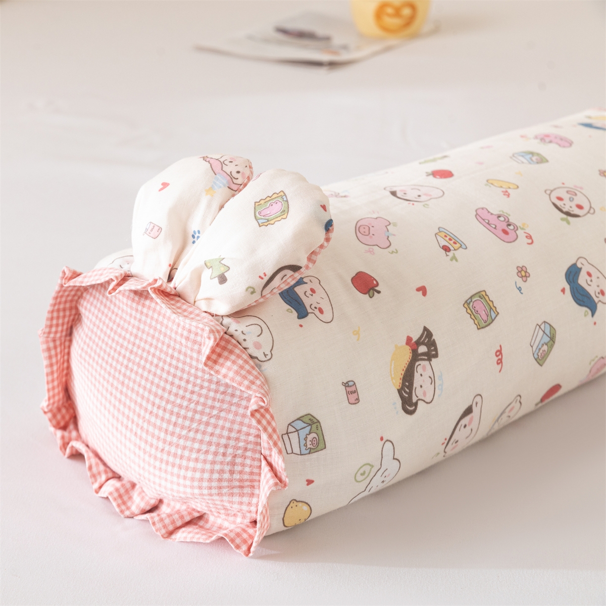 91家纺网 家纺一手货源 找家纺 卓昌枕芯 2025新款全棉双层纱兔耳枕糖果荞麦枕头枕芯 蜡笔小新粉格