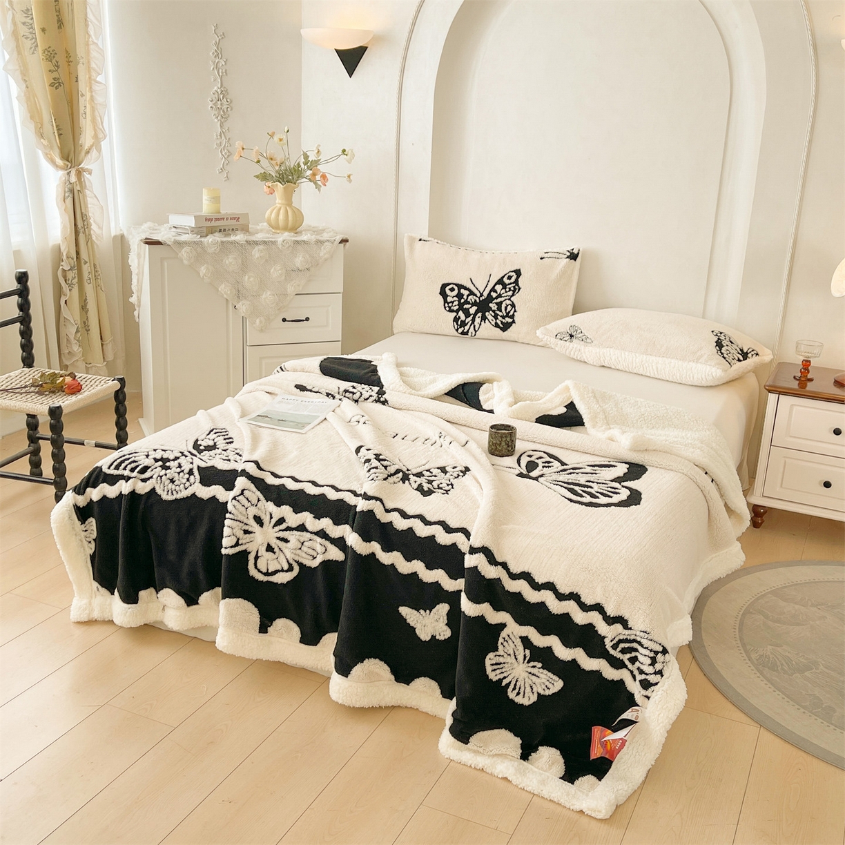 91家纺网 家纺一手货源 找家纺 雯豆家纺 2025秋冬新款舒棉绒毛毯多功能盖毯子雕花剪花毯子 米兰-蝴蝶