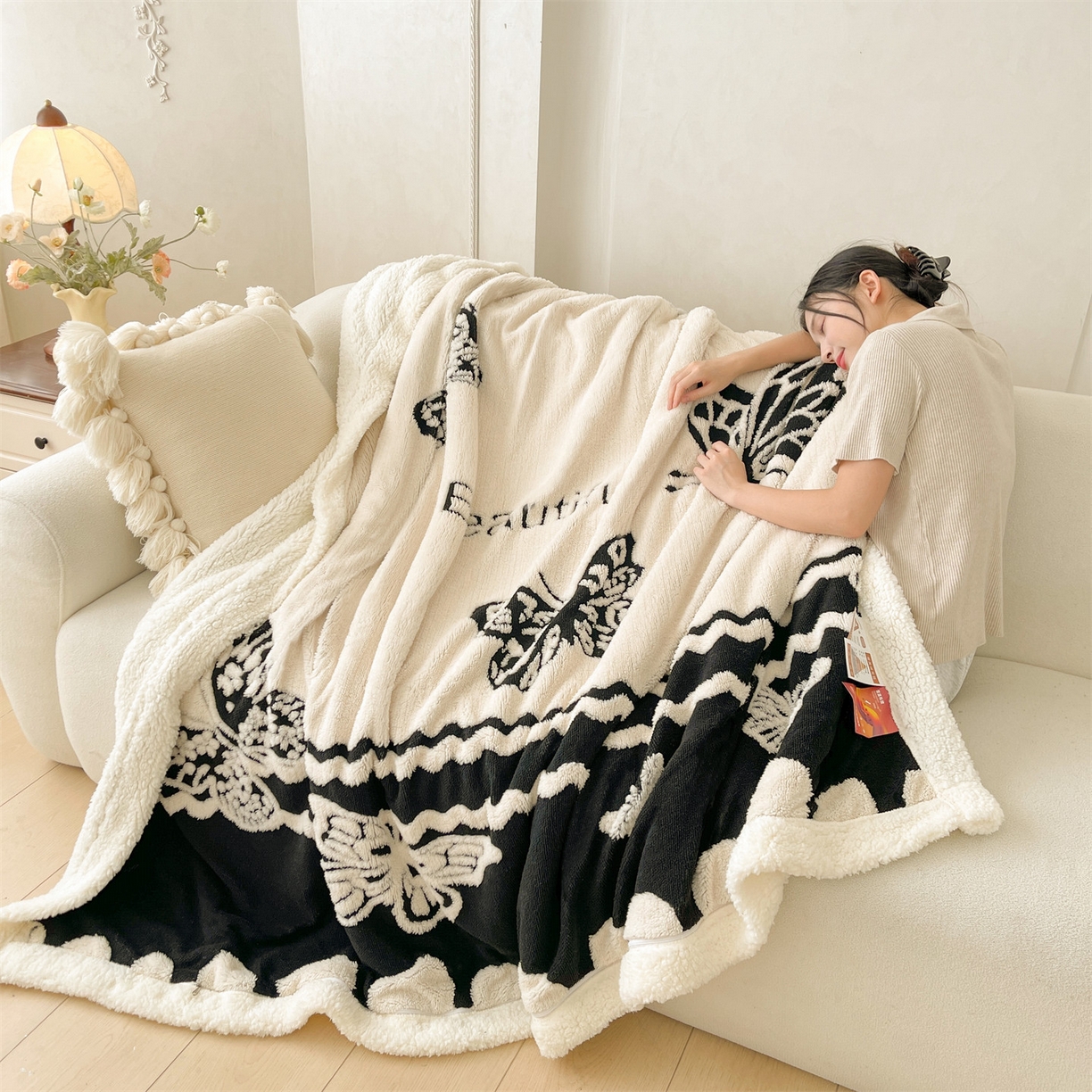 91家纺网 家纺一手货源 找家纺 雯豆家纺 2025秋冬新款舒棉绒毛毯多功能盖毯子雕花剪花毯子 米兰-蝴蝶