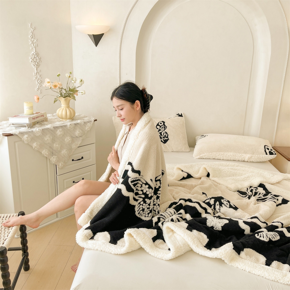 91家纺网 家纺一手货源 找家纺 雯豆家纺 2025秋冬新款舒棉绒毛毯多功能盖毯子雕花剪花毯子 米兰-蝴蝶