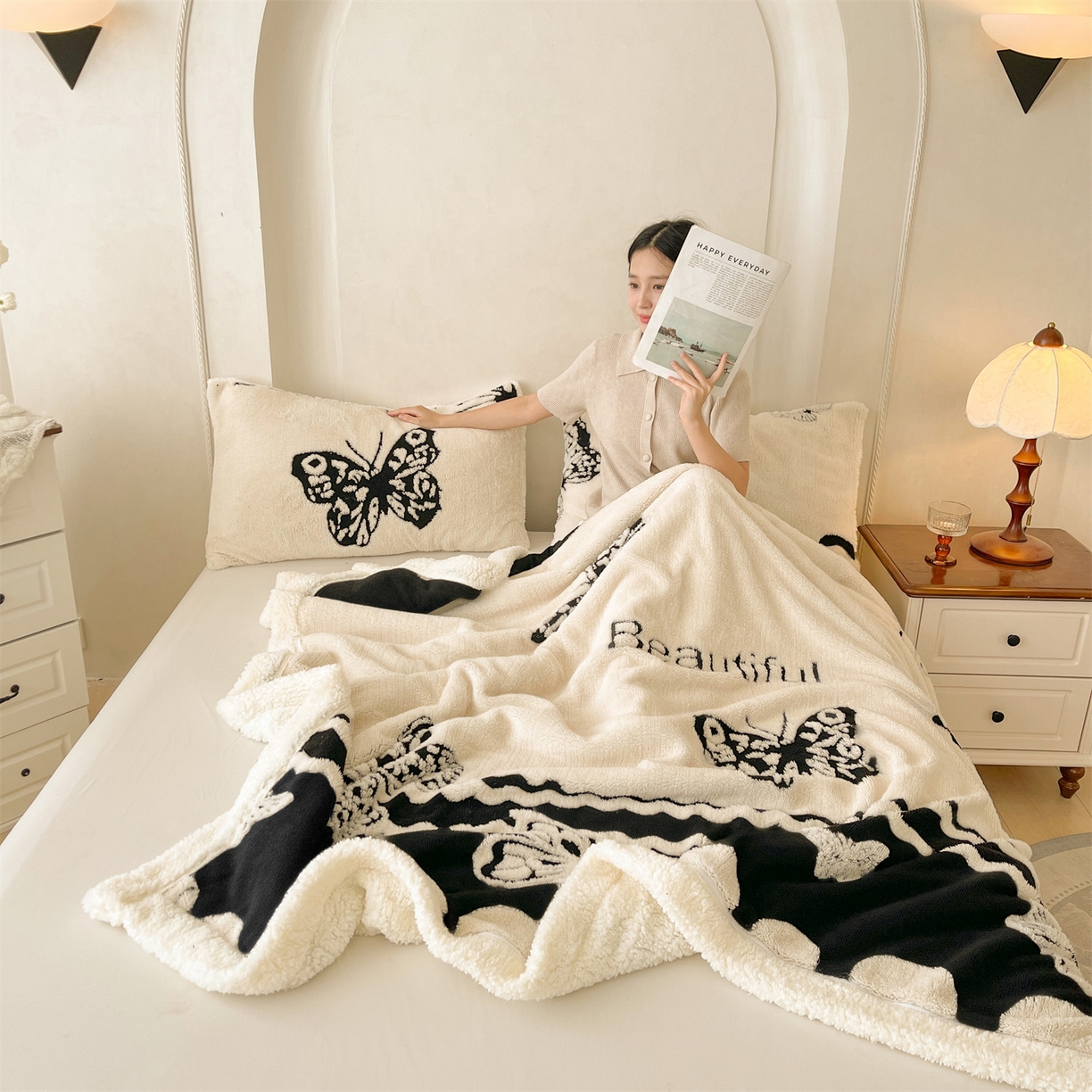 91家纺网 家纺一手货源 找家纺 雯豆家纺 2025秋冬新款舒棉绒毛毯多功能盖毯子雕花剪花毯子 米兰-蝴蝶