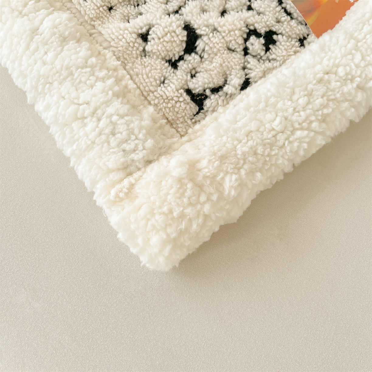 91家纺网 家纺一手货源 找家纺 雯豆家纺 2025秋冬新款舒棉绒毛毯多功能盖毯子雕花剪花毯子 米兰-光影