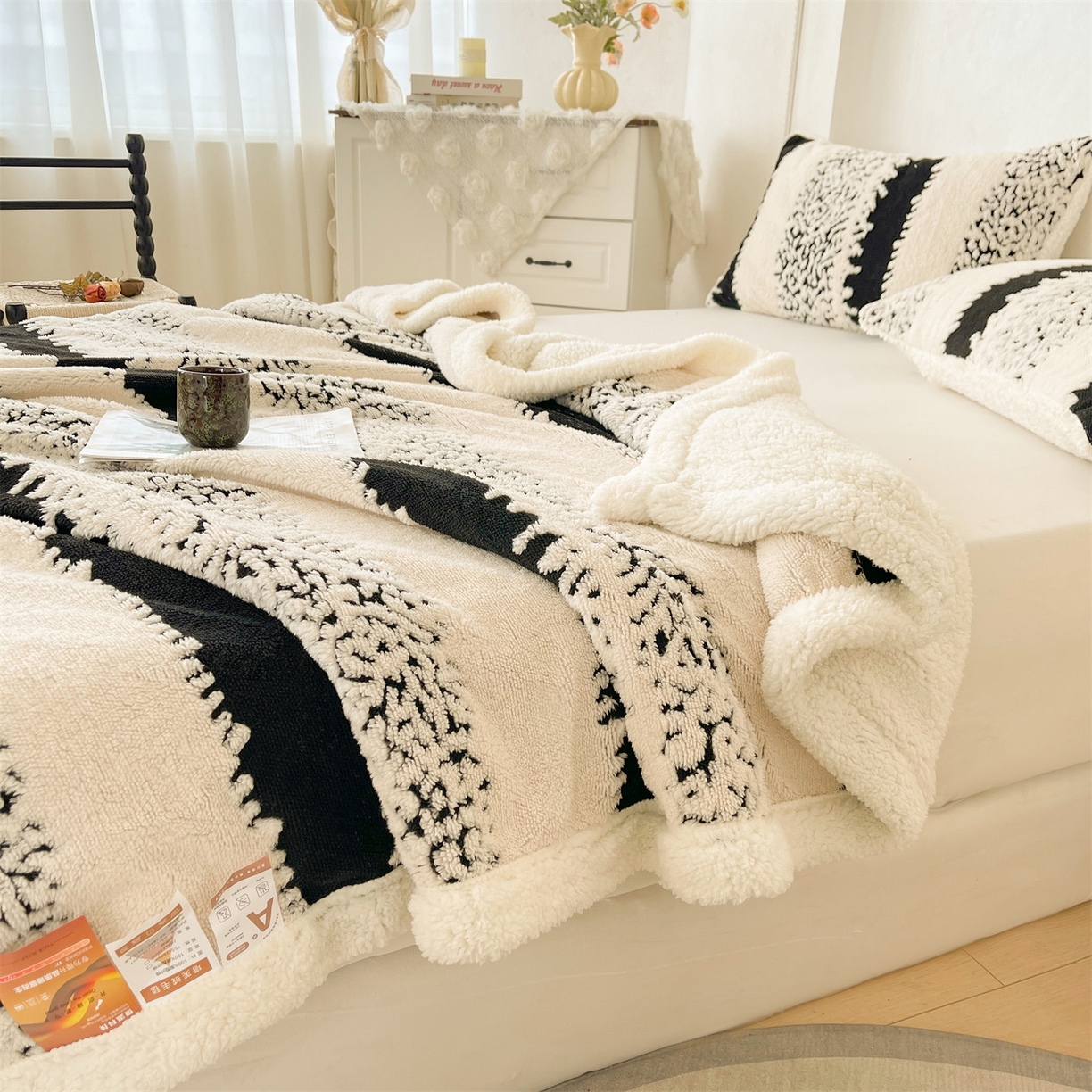 91家纺网 家纺一手货源 找家纺 雯豆家纺 2025秋冬新款舒棉绒毛毯多功能盖毯子雕花剪花毯子 米兰-光影