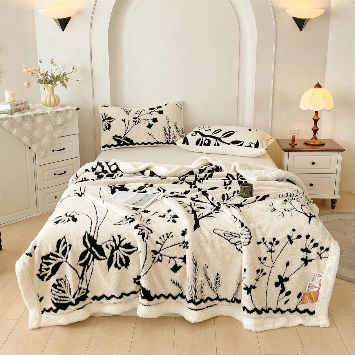 91家纺网 家纺一手货源 找家纺 雯豆家纺 2025秋冬新款舒棉绒毛毯多功能盖毯子雕花剪花毯子 米兰-蔓悦