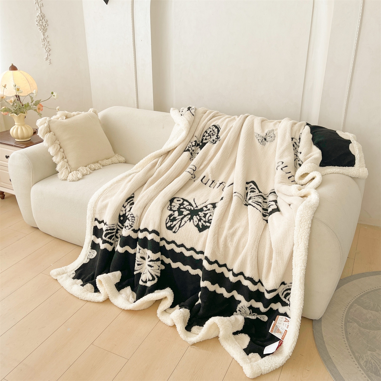 91家纺网 家纺一手货源 找家纺 雯豆家纺 2025秋冬新款舒棉绒毛毯多功能盖毯子雕花剪花毯子 米兰-蝴蝶