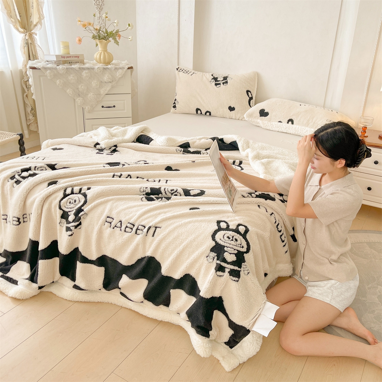 91家纺网 家纺一手货源 找家纺 雯豆家纺 2025秋冬新款舒棉绒毛毯多功能盖毯子雕花剪花毯子 米兰-布布