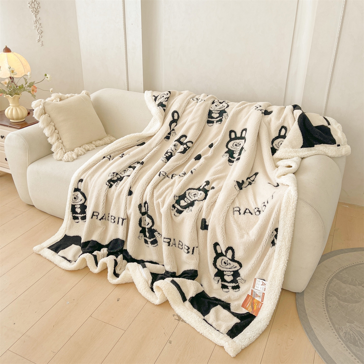 91家纺网 家纺一手货源 找家纺 雯豆家纺 2025秋冬新款舒棉绒毛毯多功能盖毯子雕花剪花毯子 米兰-布布