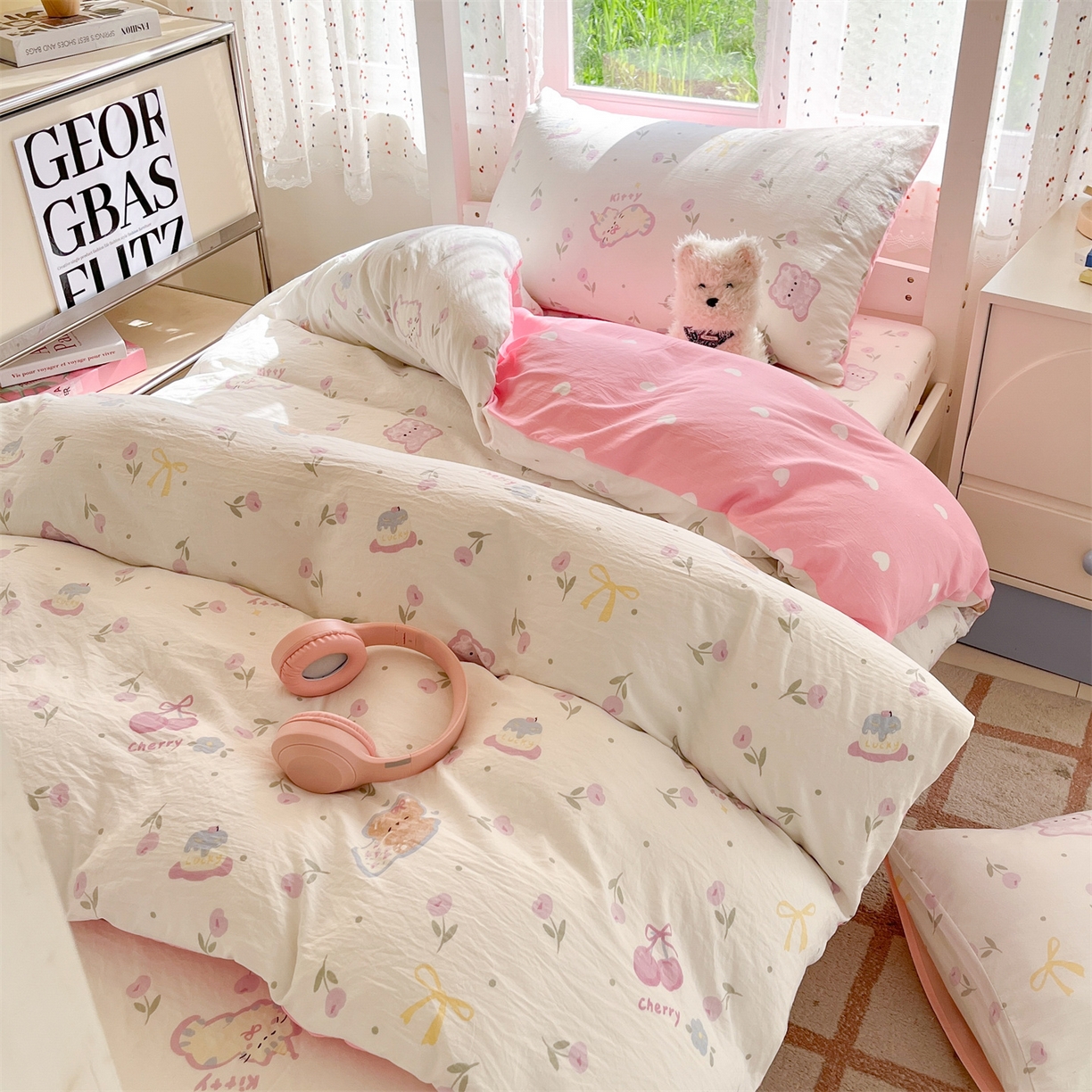 91家纺网 家纺一手货源 找家纺 盛秋家纺 2025新款水洗棉卡通学生小三套套件 花满天+粉爱心