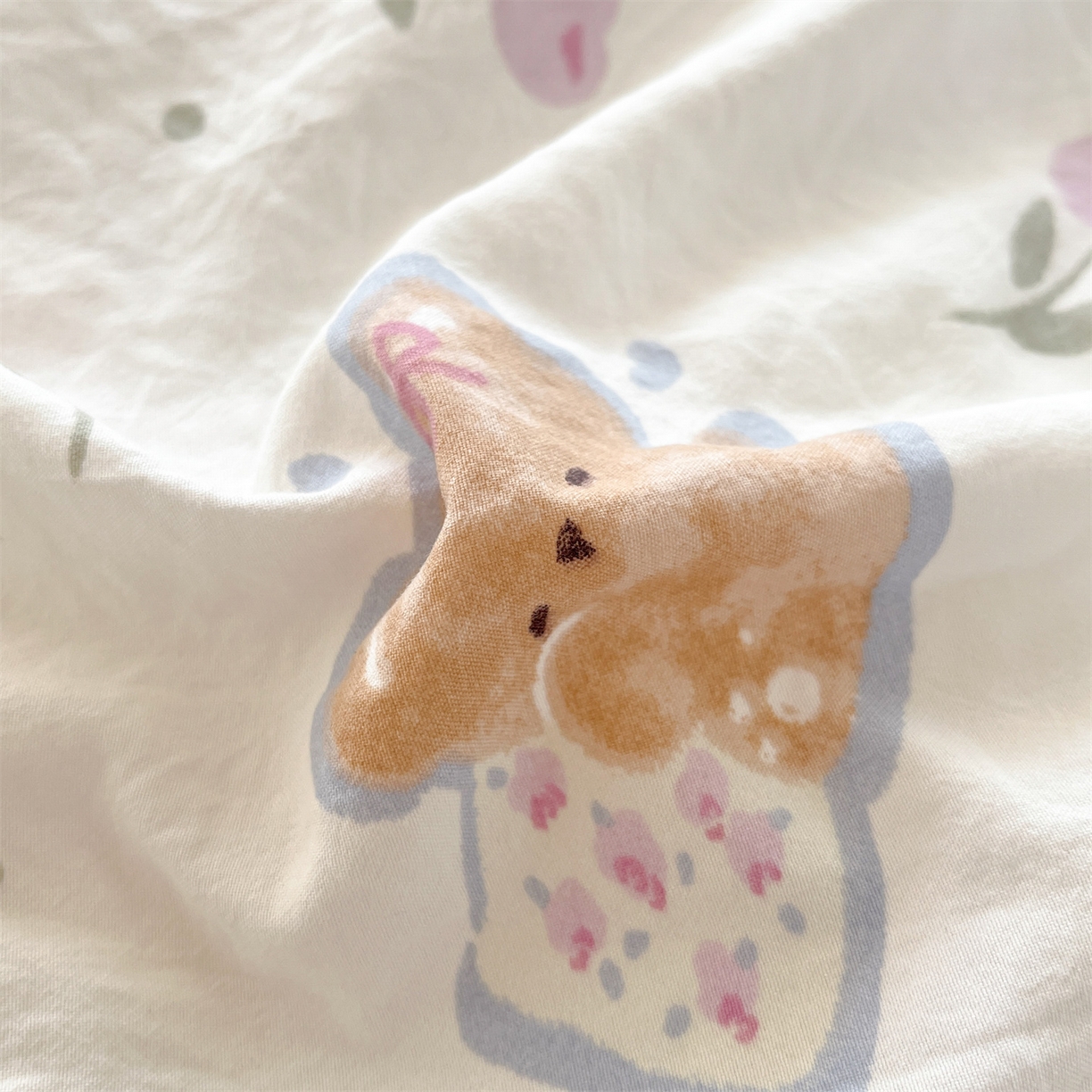 91家纺网 家纺一手货源 找家纺 盛秋家纺 2025新款水洗棉卡通学生小三套套件 花满天+粉爱心