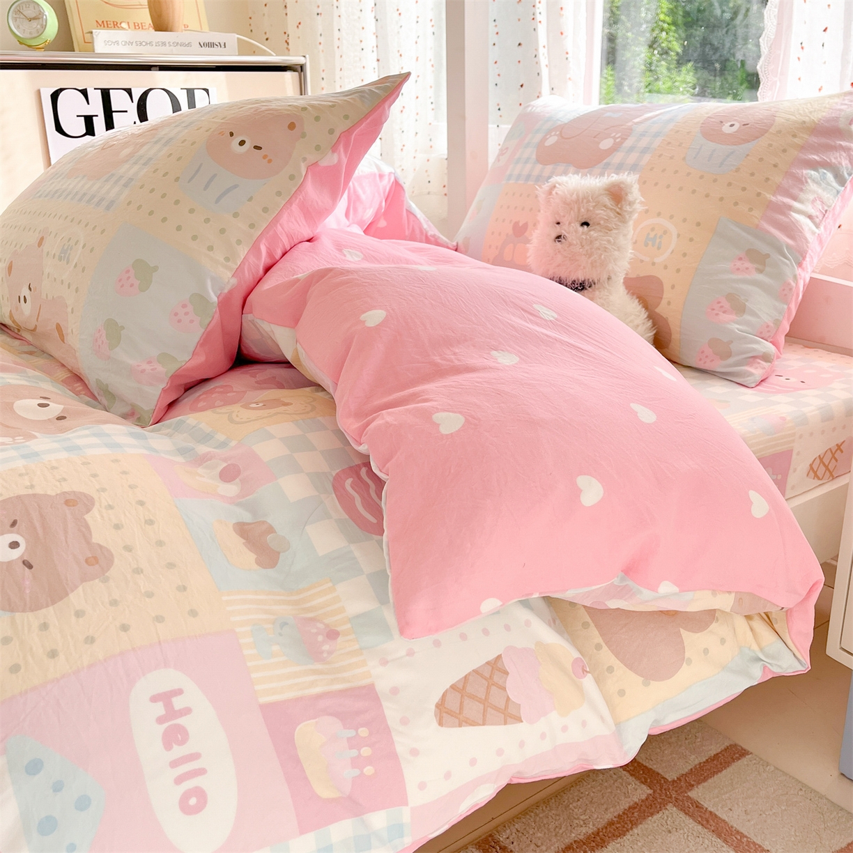 91家纺网 家纺一手货源 找家纺 盛秋家纺 2025新款水洗棉卡通学生小三套套件 萌宠乐园+粉爱心