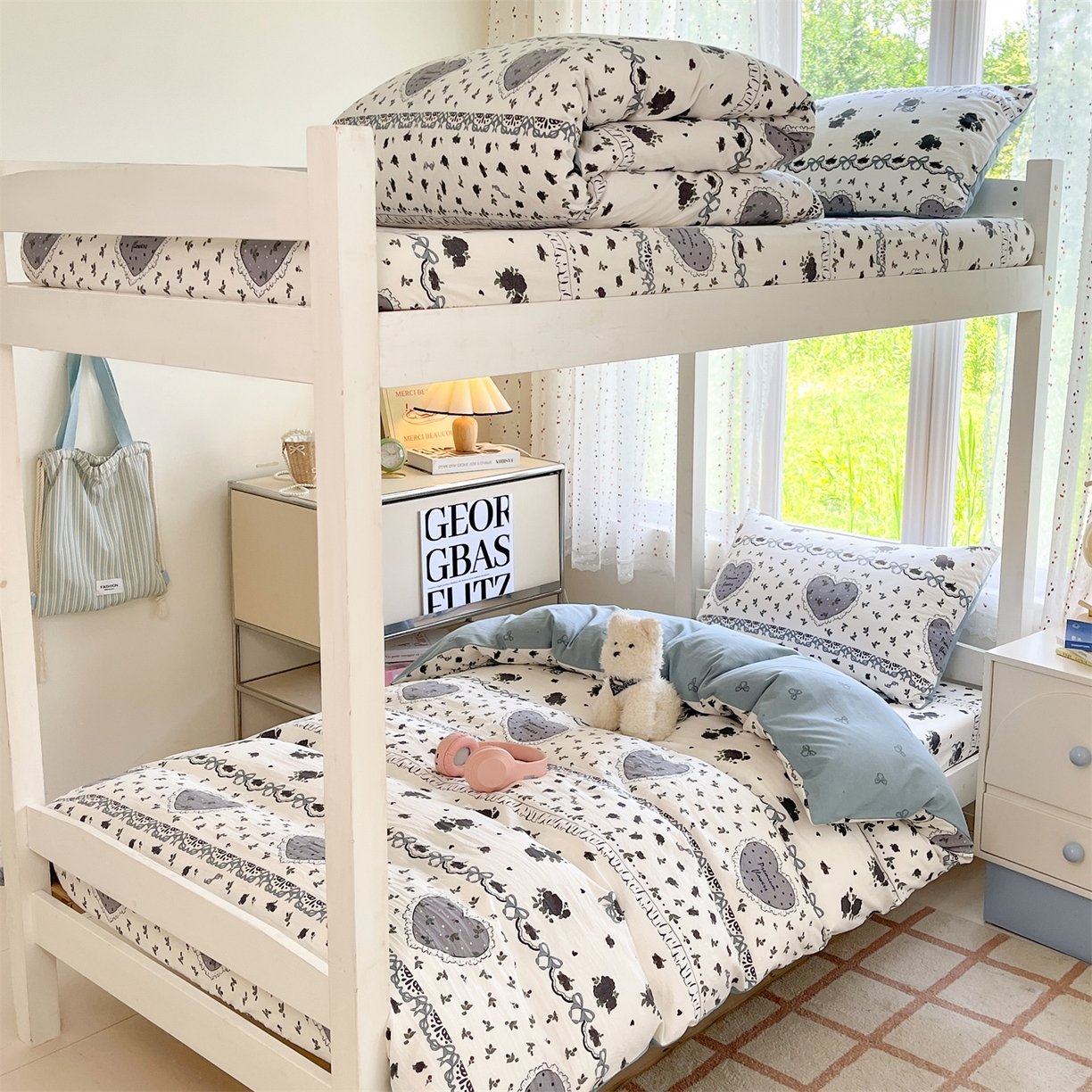 91家纺网 家纺一手货源 找家纺 盛秋家纺 2025新款水洗棉卡通学生小三套套件 着迷+爱心结