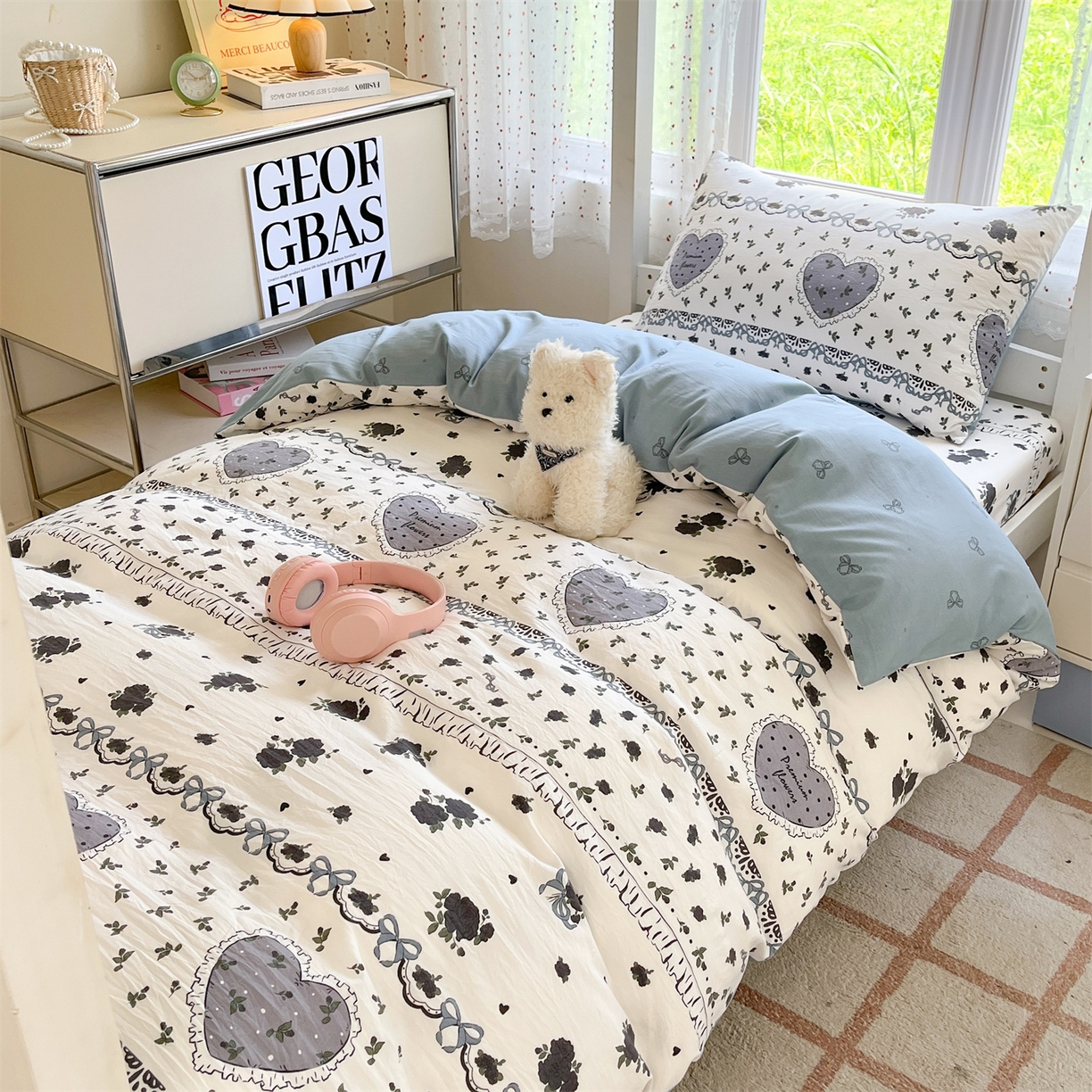 91家纺网 家纺一手货源 找家纺 盛秋家纺 2025新款水洗棉卡通学生小三套套件 着迷+爱心结