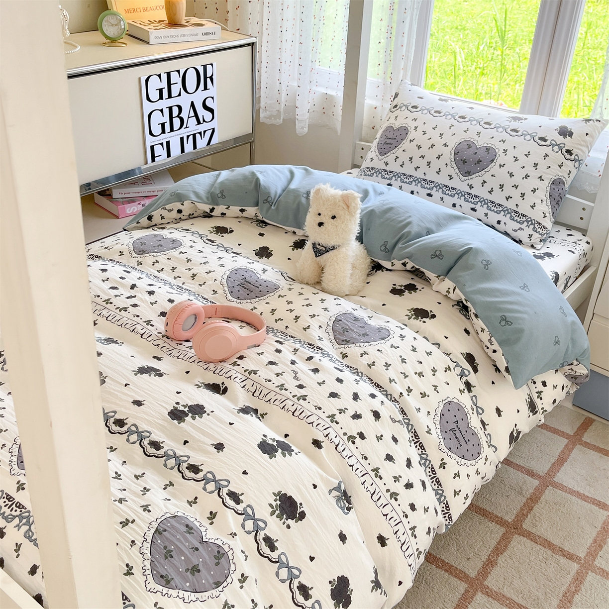 91家纺网 家纺一手货源 找家纺 盛秋家纺 2025新款水洗棉卡通学生小三套套件 着迷+爱心结