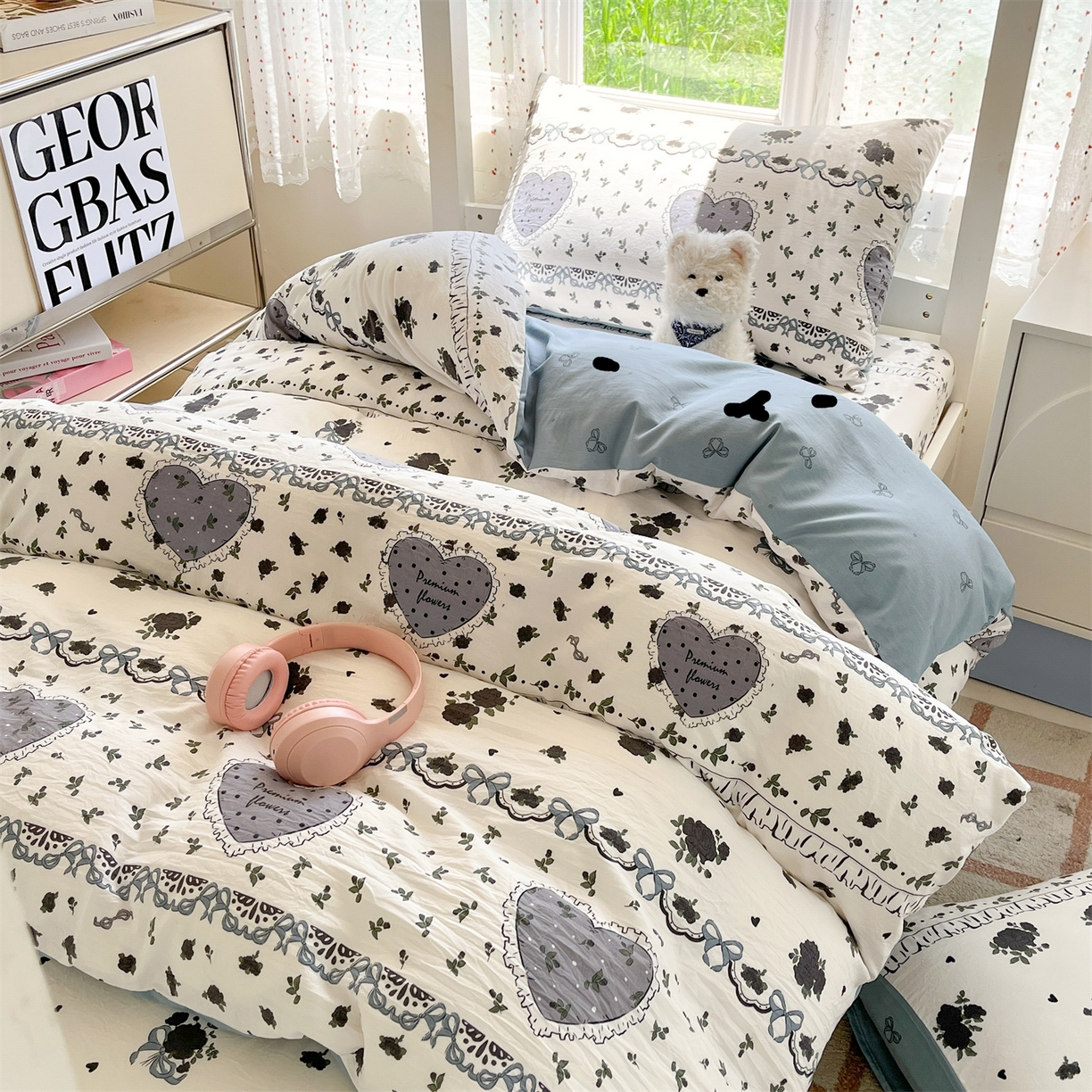 91家纺网 家纺一手货源 找家纺 盛秋家纺 2025新款水洗棉卡通学生小三套套件 着迷+爱心结