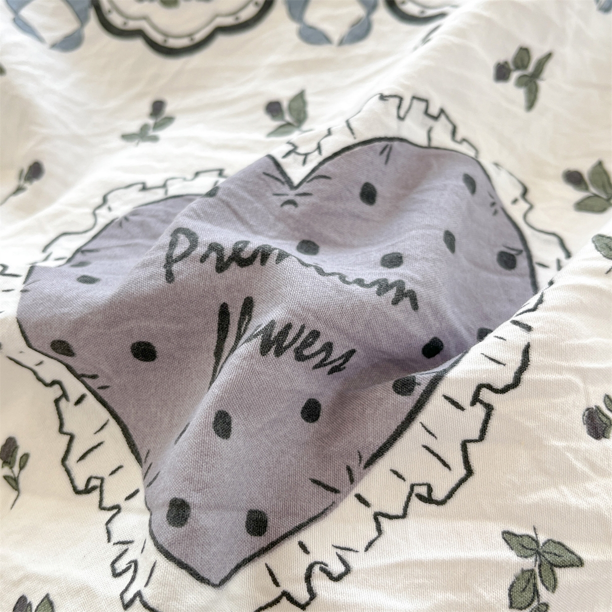 91家纺网 家纺一手货源 找家纺 盛秋家纺 2025新款水洗棉卡通学生小三套套件 着迷+爱心结