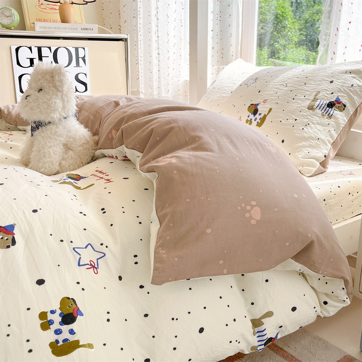 91家纺网 家纺一手货源 找家纺 盛秋家纺 2025新款水洗棉卡通学生小三套套件 腊肠狗+猫爪