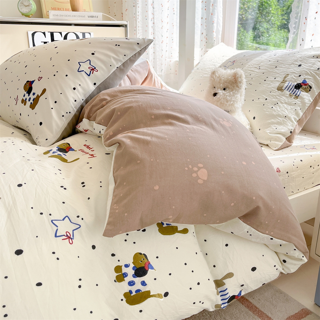 91家纺网 家纺一手货源 找家纺 盛秋家纺 2025新款水洗棉卡通学生小三套套件 腊肠狗+猫爪