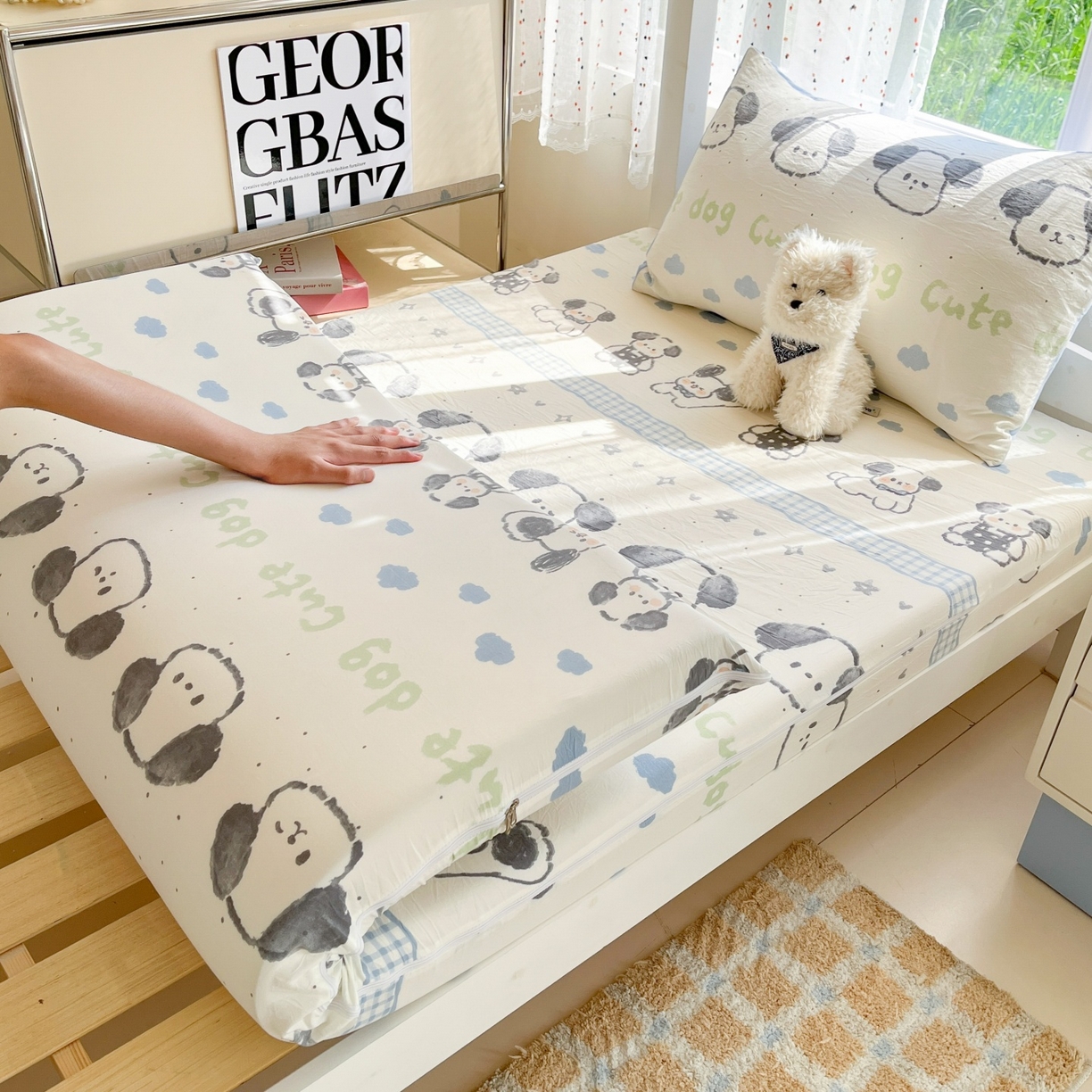 91家纺网 家纺一手货源 找家纺 盛秋家纺 2025新款水洗棉卡通学生小三套套件 欢乐狗+蓝爱心