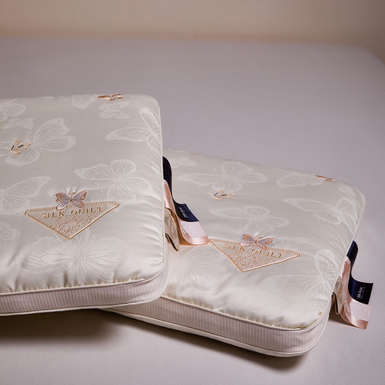 91家纺网 家纺一手货源 找家纺 （总）爱尚家枕芯 2025新款欧式刺绣护颈低枕枕头枕芯