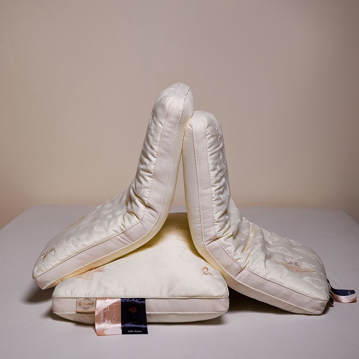 91家纺网 家纺一手货源 找家纺 （总）爱尚家枕芯 2025新款欧式刺绣护颈低枕枕头枕芯