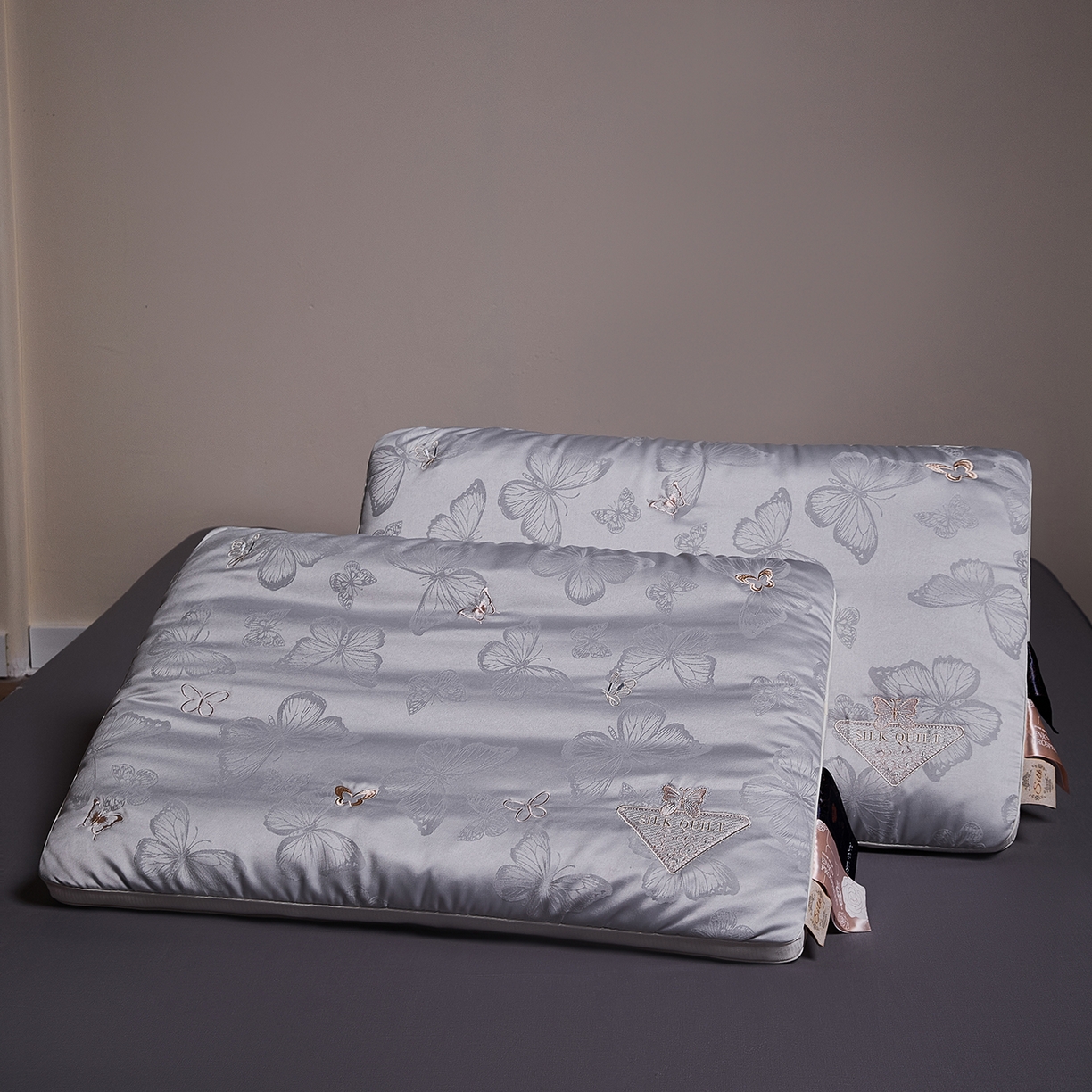 91家纺网 家纺一手货源 找家纺 爱尚家枕芯 2025新款欧式刺绣护颈低枕枕头枕芯 灰色