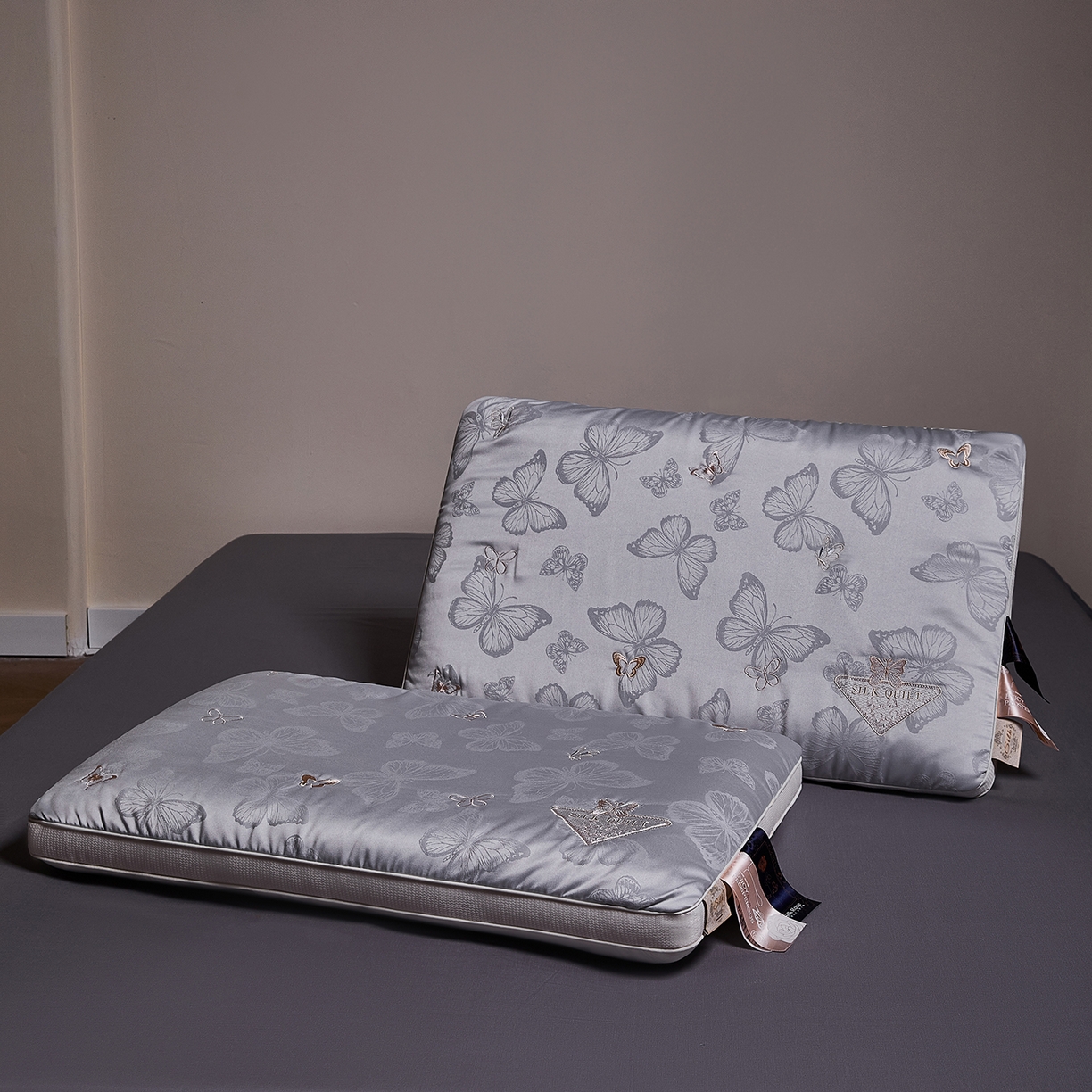 91家纺网 家纺一手货源 找家纺 爱尚家枕芯 2025新款欧式刺绣护颈低枕枕头枕芯 灰色