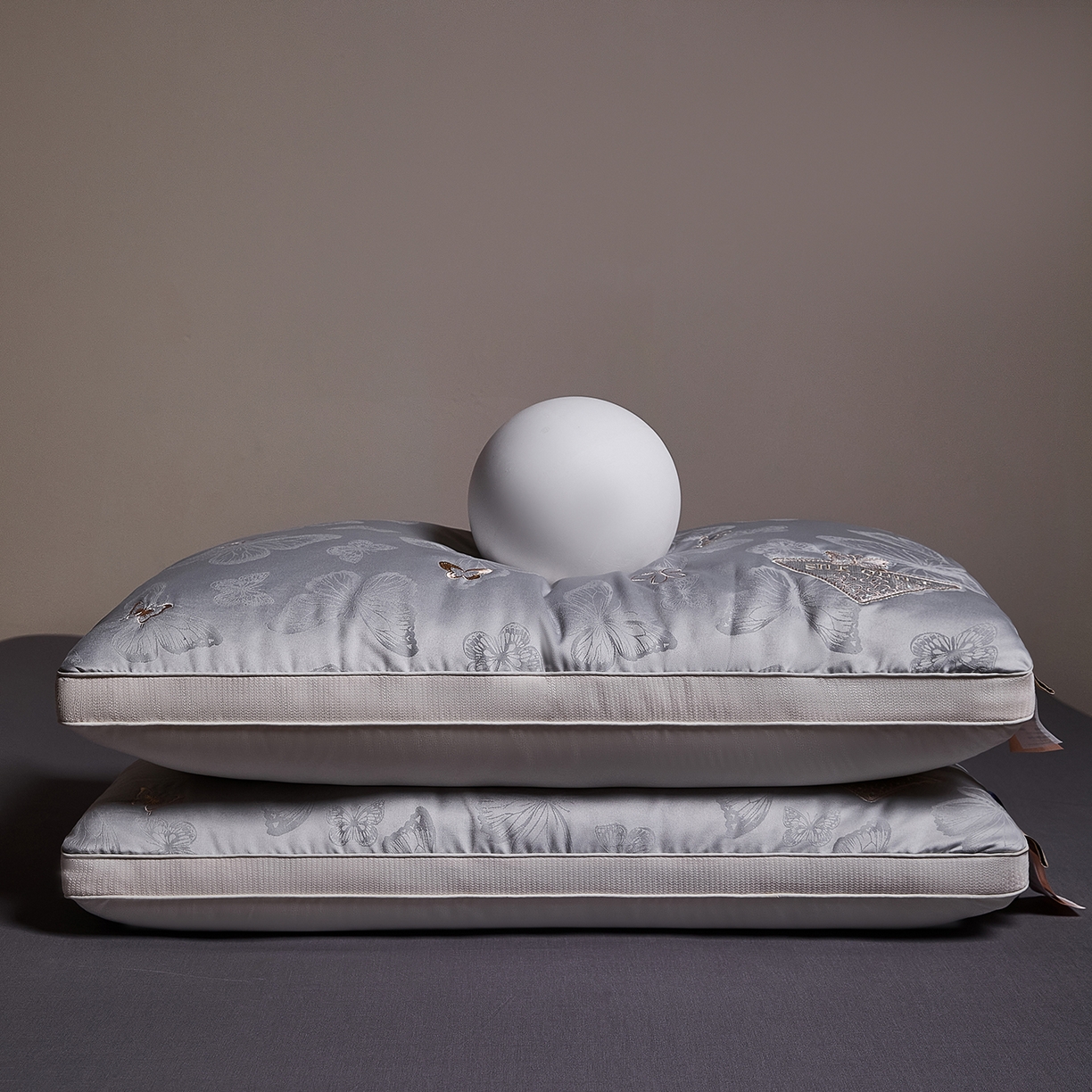 爱尚家枕芯 2025新款欧式刺绣护颈低枕枕头枕芯 灰色