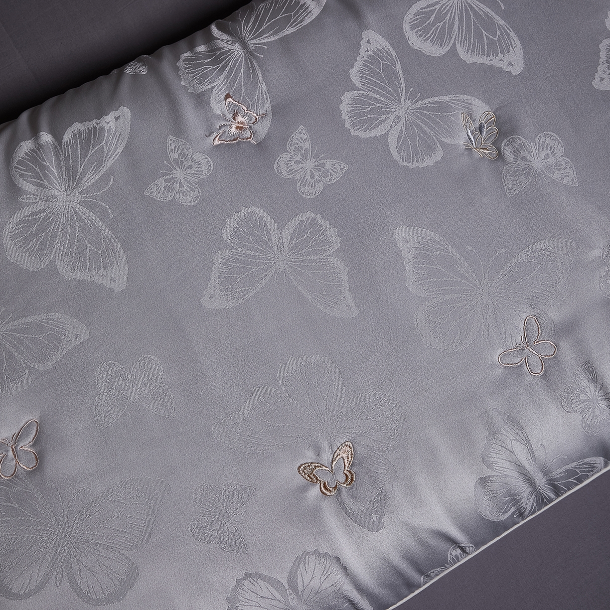 91家纺网 家纺一手货源 找家纺 爱尚家枕芯 2025新款欧式刺绣护颈低枕枕头枕芯 灰色