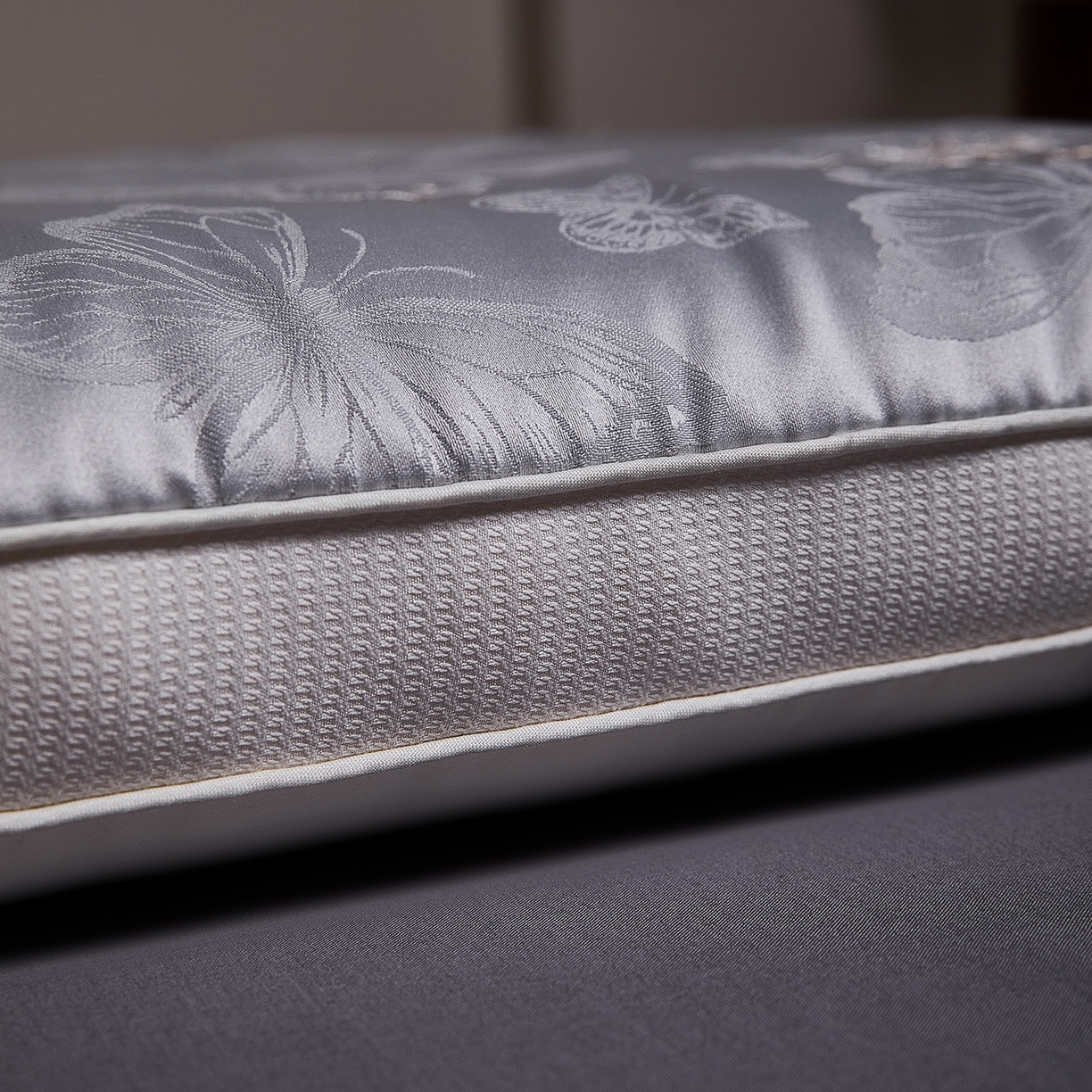 91家纺网 家纺一手货源 找家纺 爱尚家枕芯 2025新款欧式刺绣护颈低枕枕头枕芯 灰色