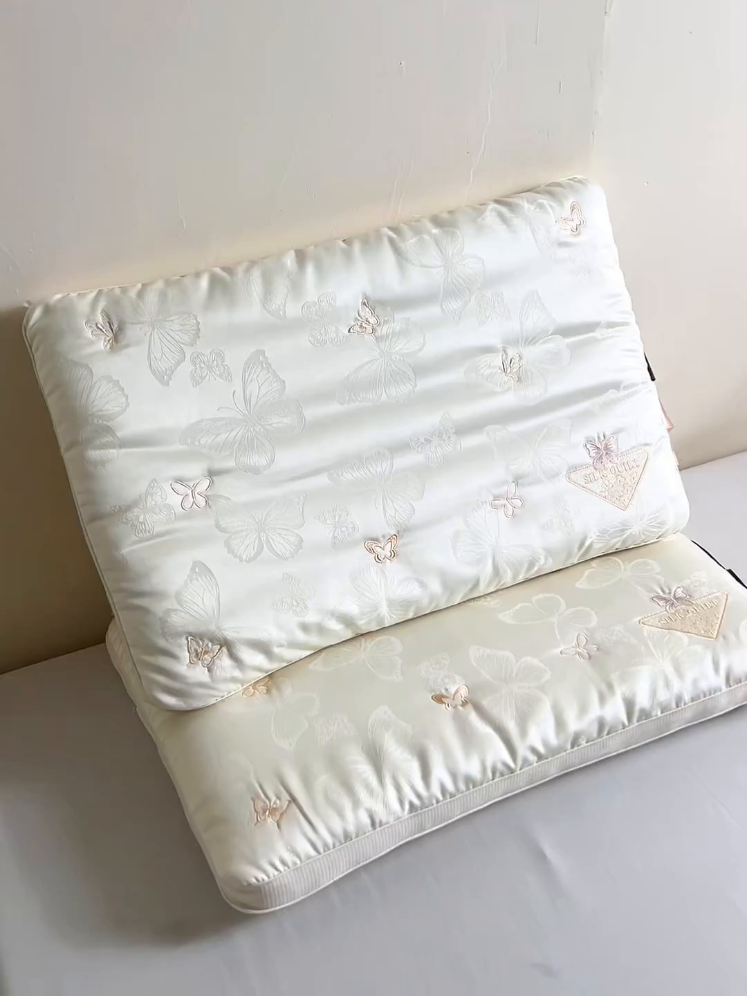 91家纺网 家纺一手货源 找家纺 （总）爱尚家枕芯 2025新款欧式刺绣护颈低枕枕头枕芯