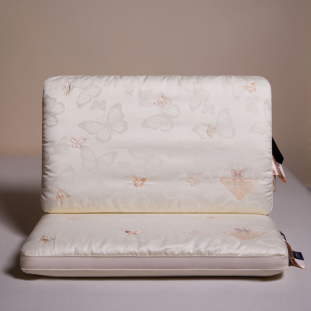 91家纺网 家纺一手货源 找家纺 爱尚家枕芯 2025新款欧式刺绣护颈低枕枕头枕芯 白色