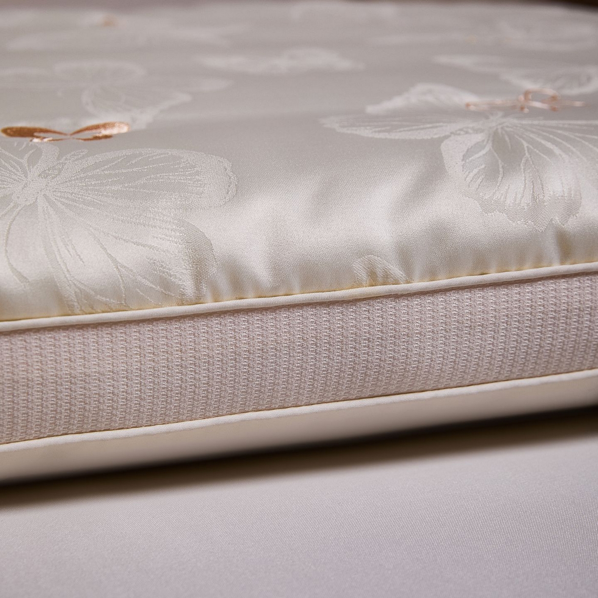 91家纺网 家纺一手货源 找家纺 爱尚家枕芯 2025新款欧式刺绣护颈低枕枕头枕芯 白色