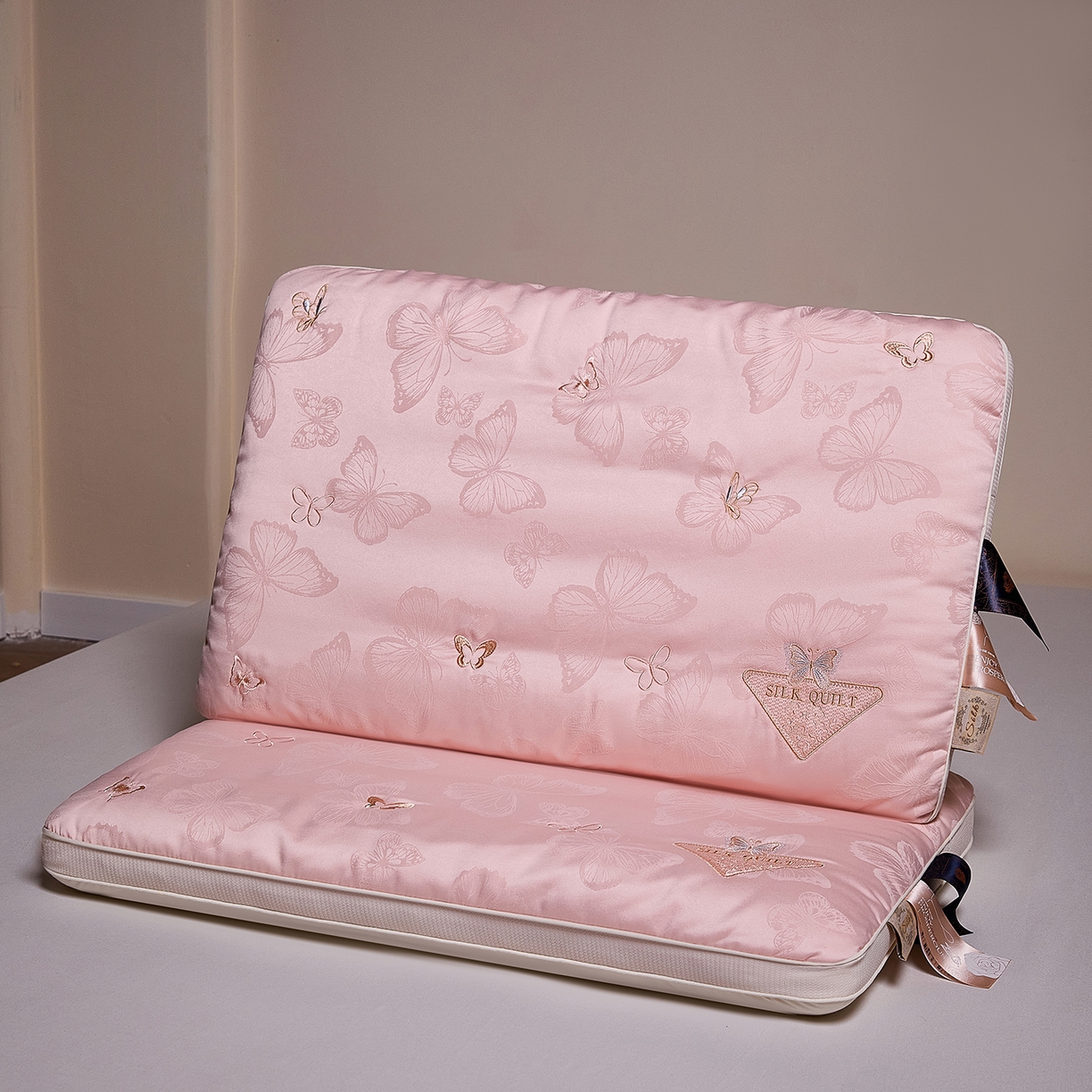 91家纺网 家纺一手货源 找家纺 爱尚家枕芯 2025新款欧式刺绣护颈低枕枕头枕芯 粉色