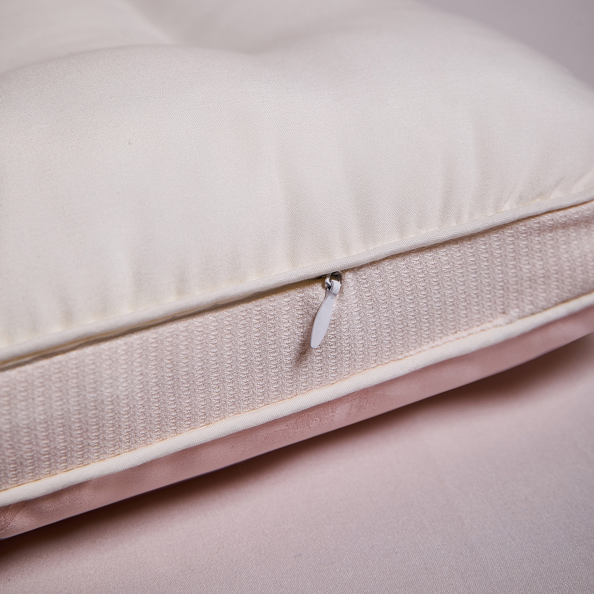 91家纺网 家纺一手货源 找家纺 爱尚家枕芯 2025新款欧式刺绣护颈低枕枕头枕芯 粉色