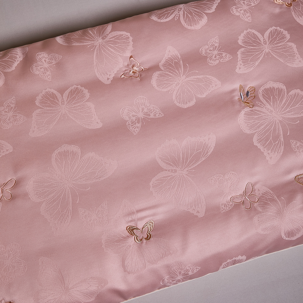 91家纺网 家纺一手货源 找家纺 爱尚家枕芯 2025新款欧式刺绣护颈低枕枕头枕芯 粉色