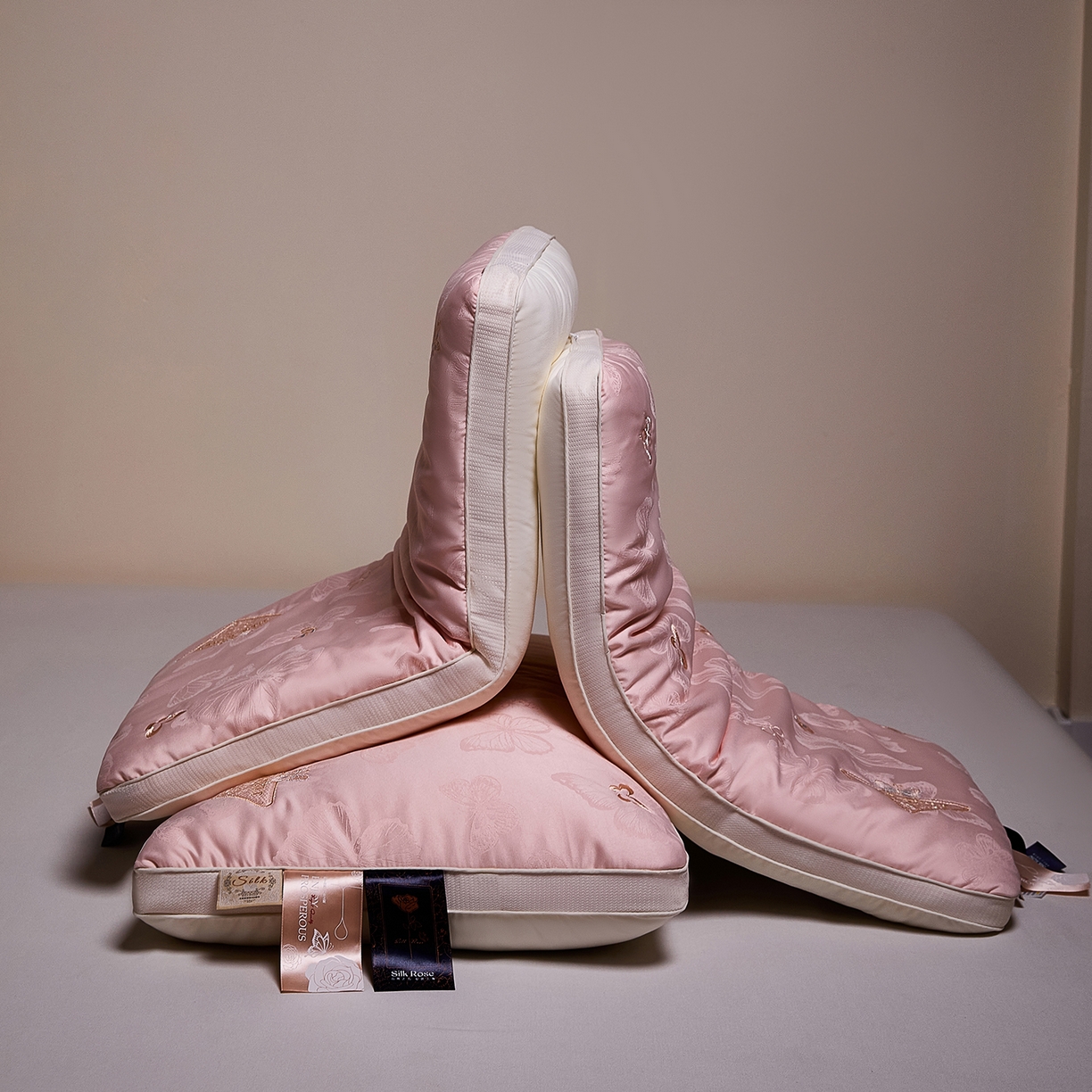 91家纺网 家纺一手货源 找家纺 爱尚家枕芯 2025新款欧式刺绣护颈低枕枕头枕芯 粉色