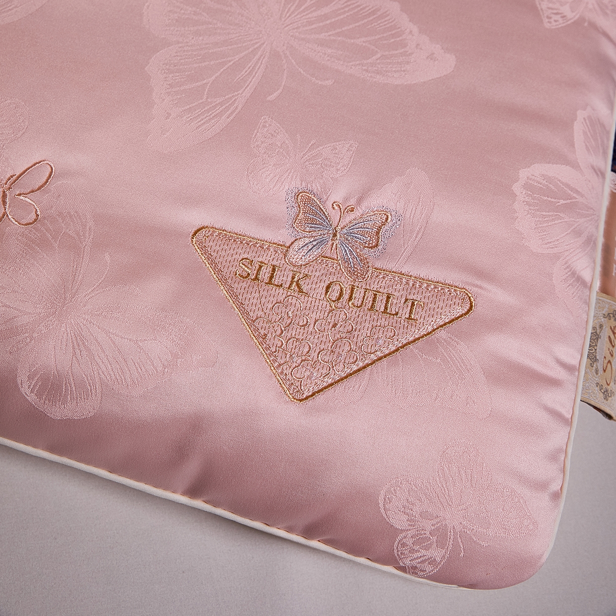 91家纺网 家纺一手货源 找家纺 爱尚家枕芯 2025新款欧式刺绣护颈低枕枕头枕芯 粉色