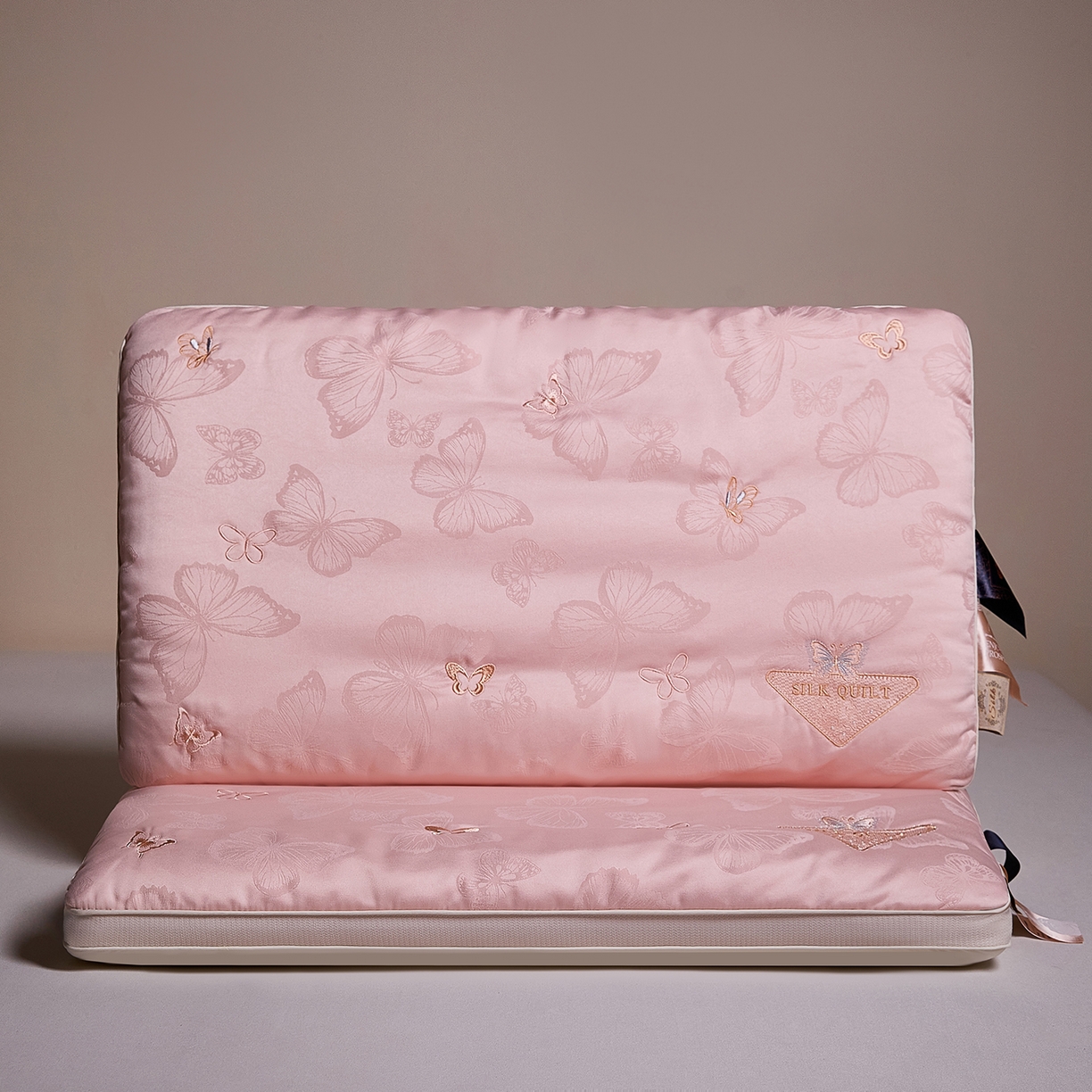 91家纺网 家纺一手货源 找家纺 爱尚家枕芯 2025新款欧式刺绣护颈低枕枕头枕芯 粉色